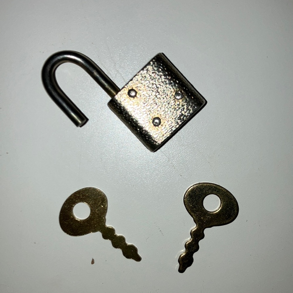 1 inch lock with two keys